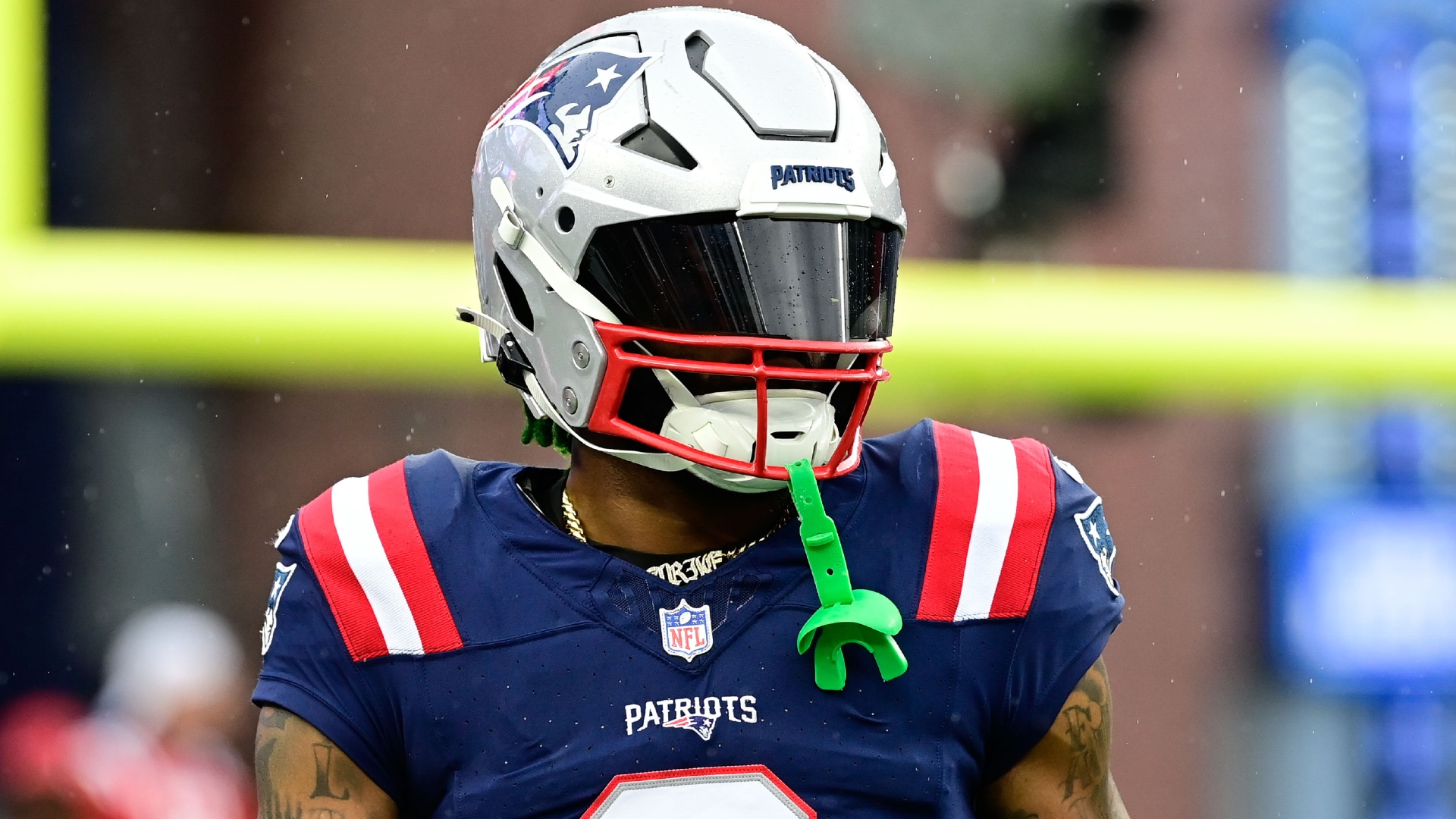 Patriots put CB Marcus Jones in for 1st offensive play of his career, and  he scores TD