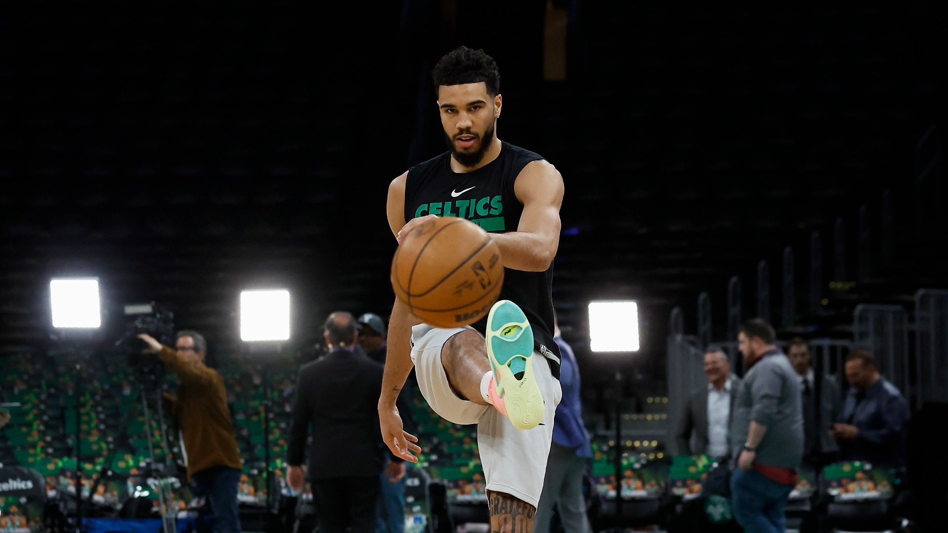 Jayson Tatum Gave Kevin Hart One Of His Son Deuce's Jerseys