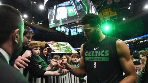 LeBron James returns to TD Garden in purple and gold alongside Rajon Rondo  - CelticsBlog