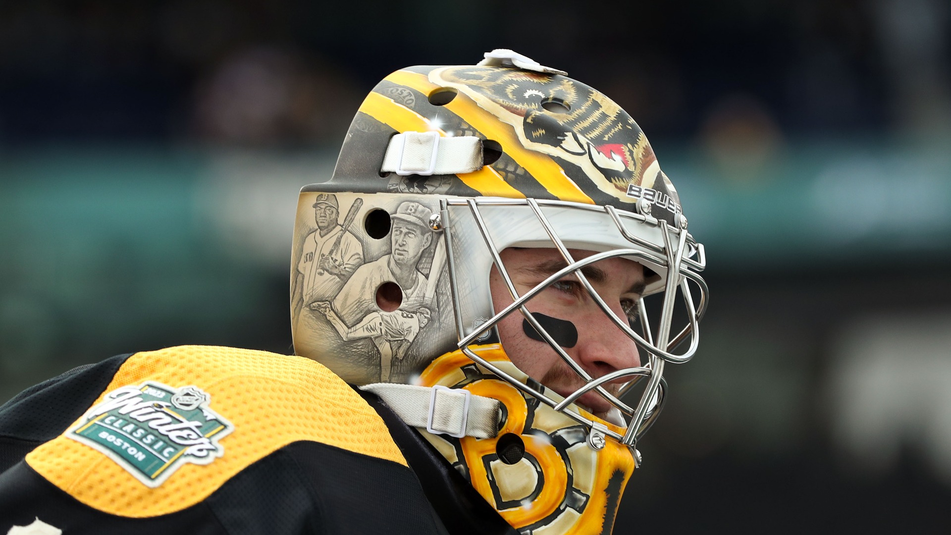 Bruins goalie is trending over new mask