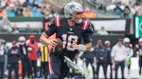 Breaking news for Week 8: Patriots QB Mac Jones took about 90% of the first  teams reps in practice today and will start for the team on Sunday against  the Jets, per