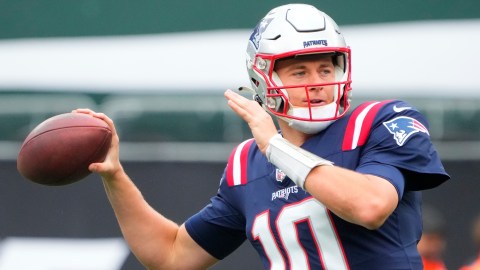 Tom Brady honored by New England Patriots, rings lighthouse bell ahead of  Eagles game