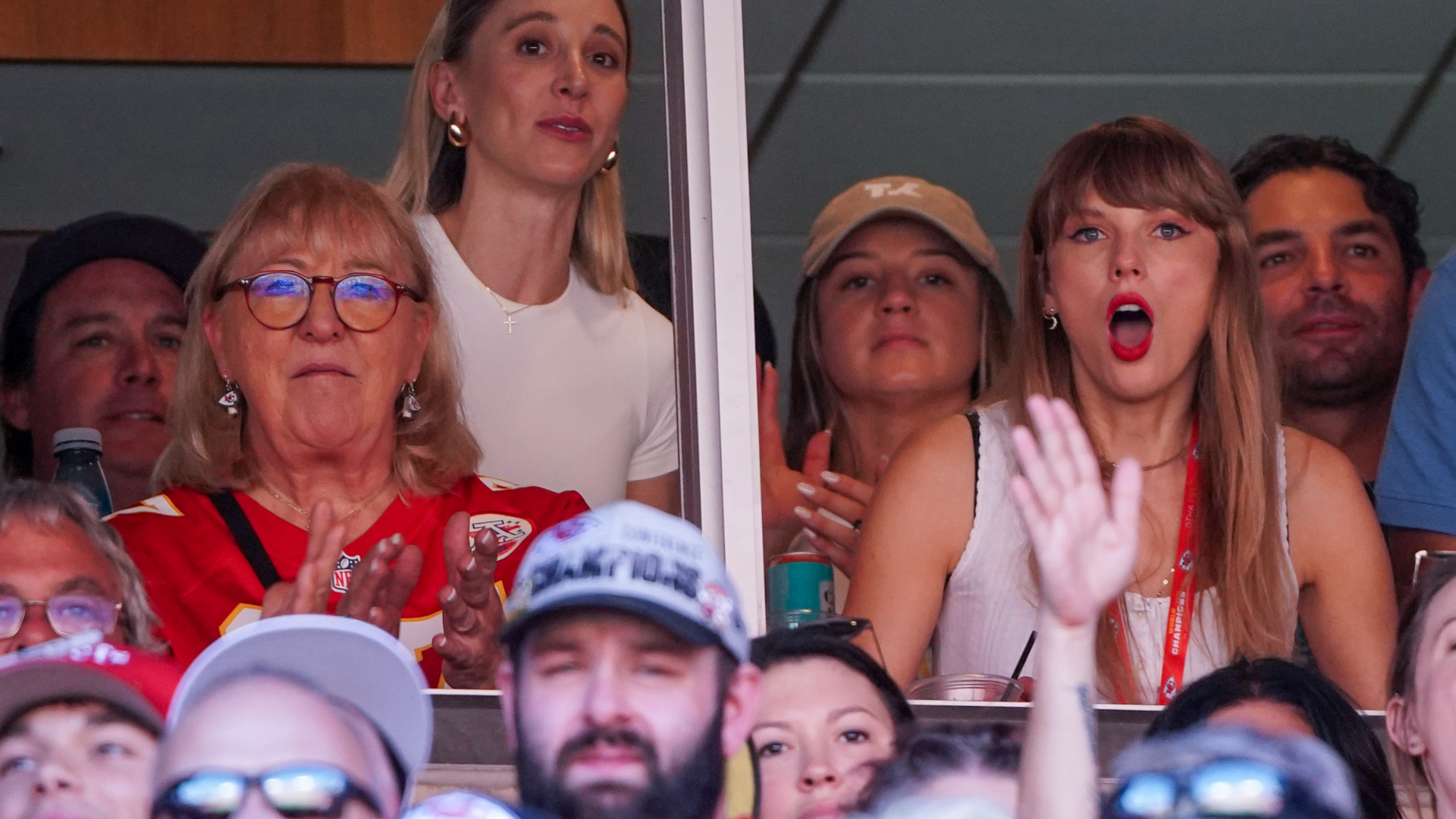 Patriots: Travis Kelce TD in front of Taylor Swift draws Bill Belichick  reaction