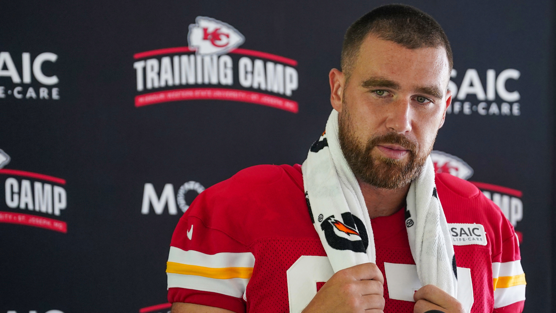 Travis Kelce injury updates: Chiefs star hyperextends knee, reportedly out  for Thursday Night Football opener 