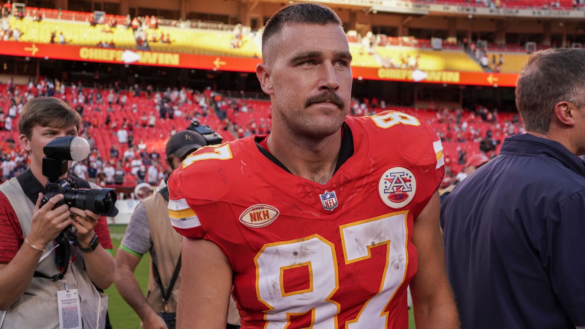 Taylor Swift watches Travis Kelce's Chiefs take on the Jets at MetLife  Stadium – Winnipeg Free Press