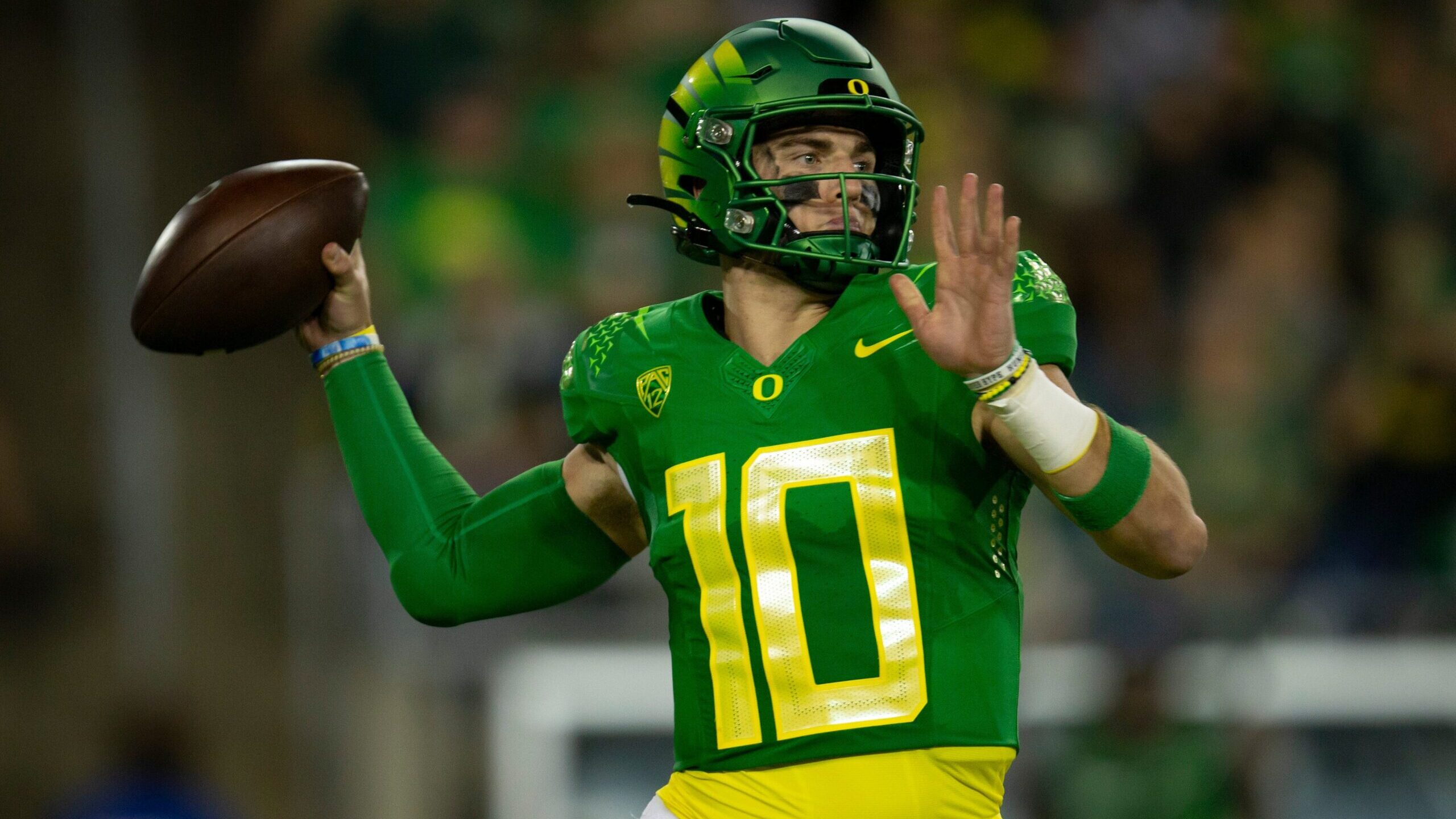 Bo Nix leads Oregon with 81-7 victory over Portland State