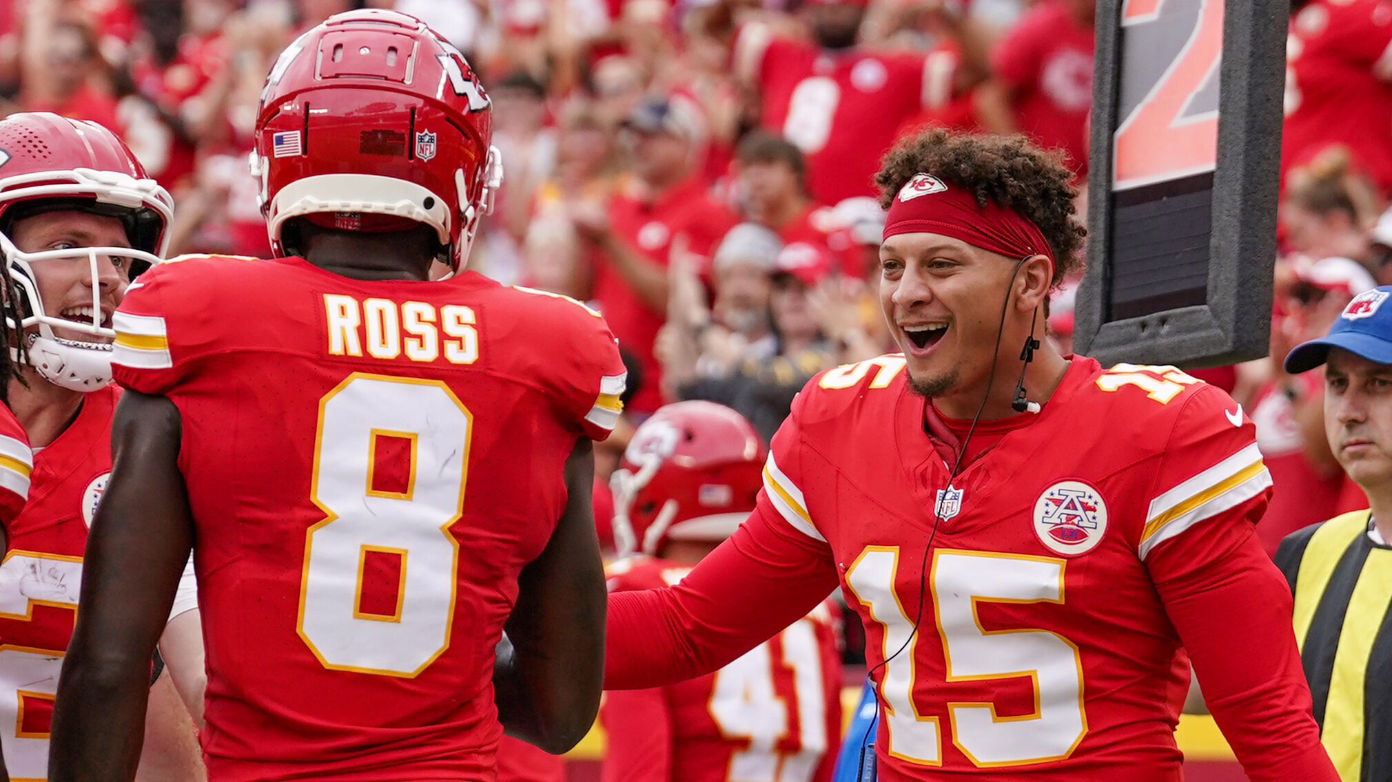 Chiefs, Patrick Mahomes dominate struggling Bears with Taylor