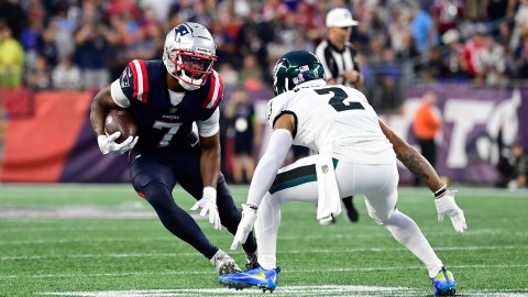 Edelman's TD Pass Leads Patriots Over Eagles 17-10