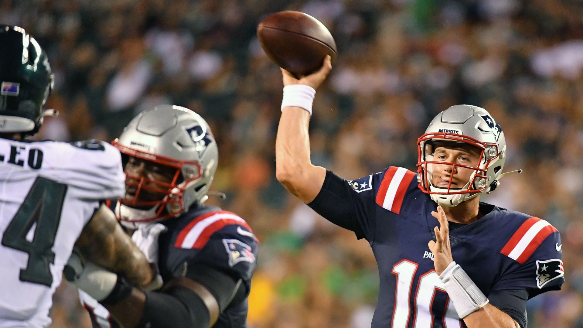 Tom Brady frustrated following the Patriots' 17-10 win in Philadelphia