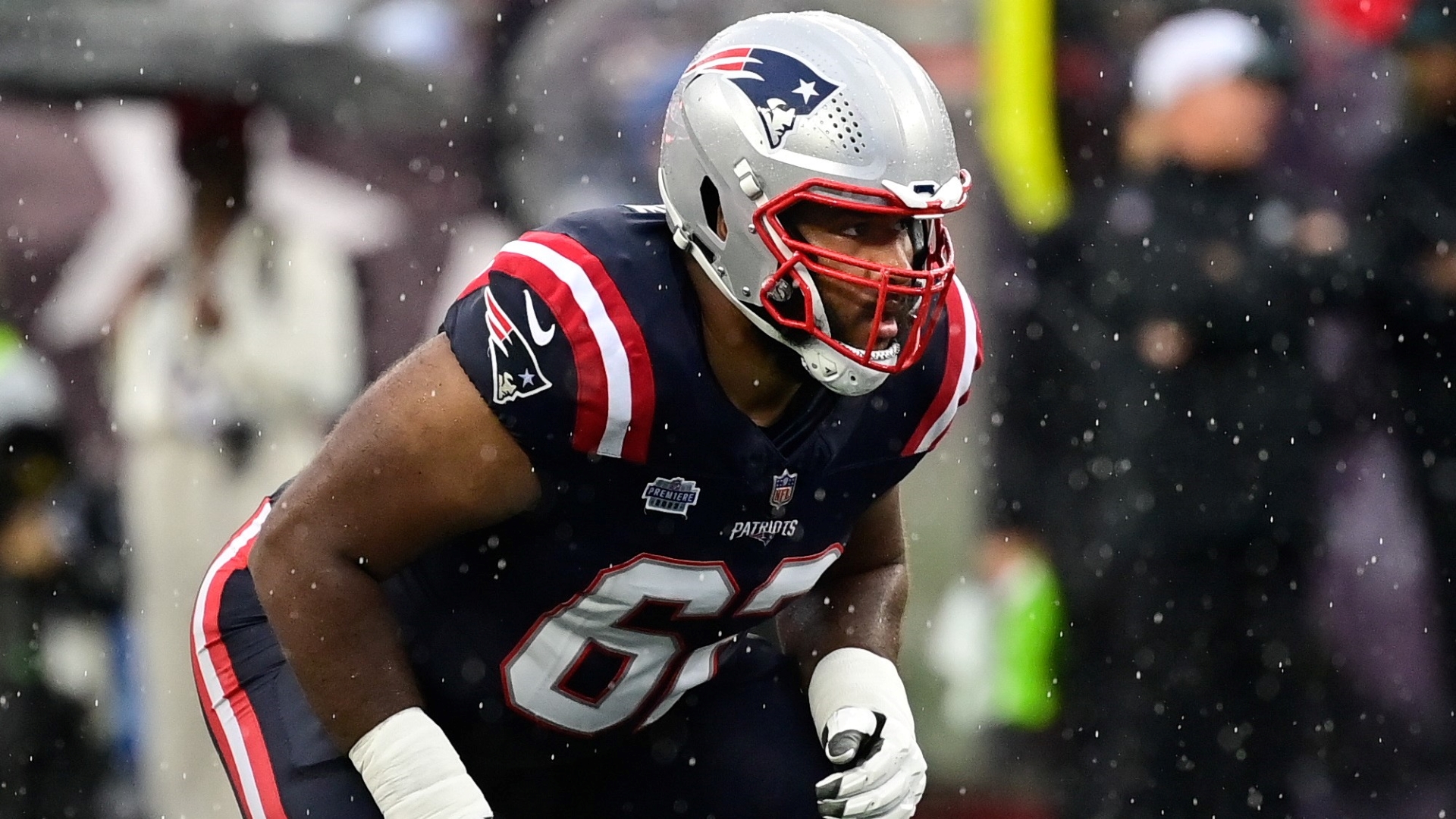 Patriots tinker with offensive line at Wednesday's practice