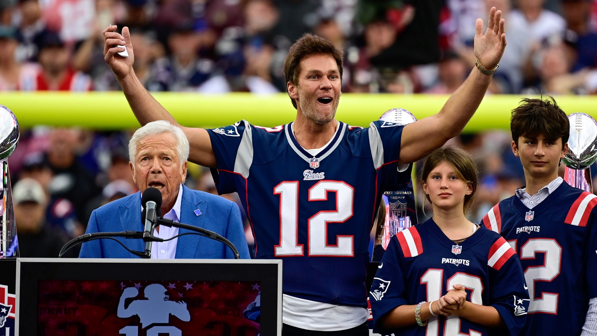 Tom Brady Returns to New England Patriots for Halftime Ceremony