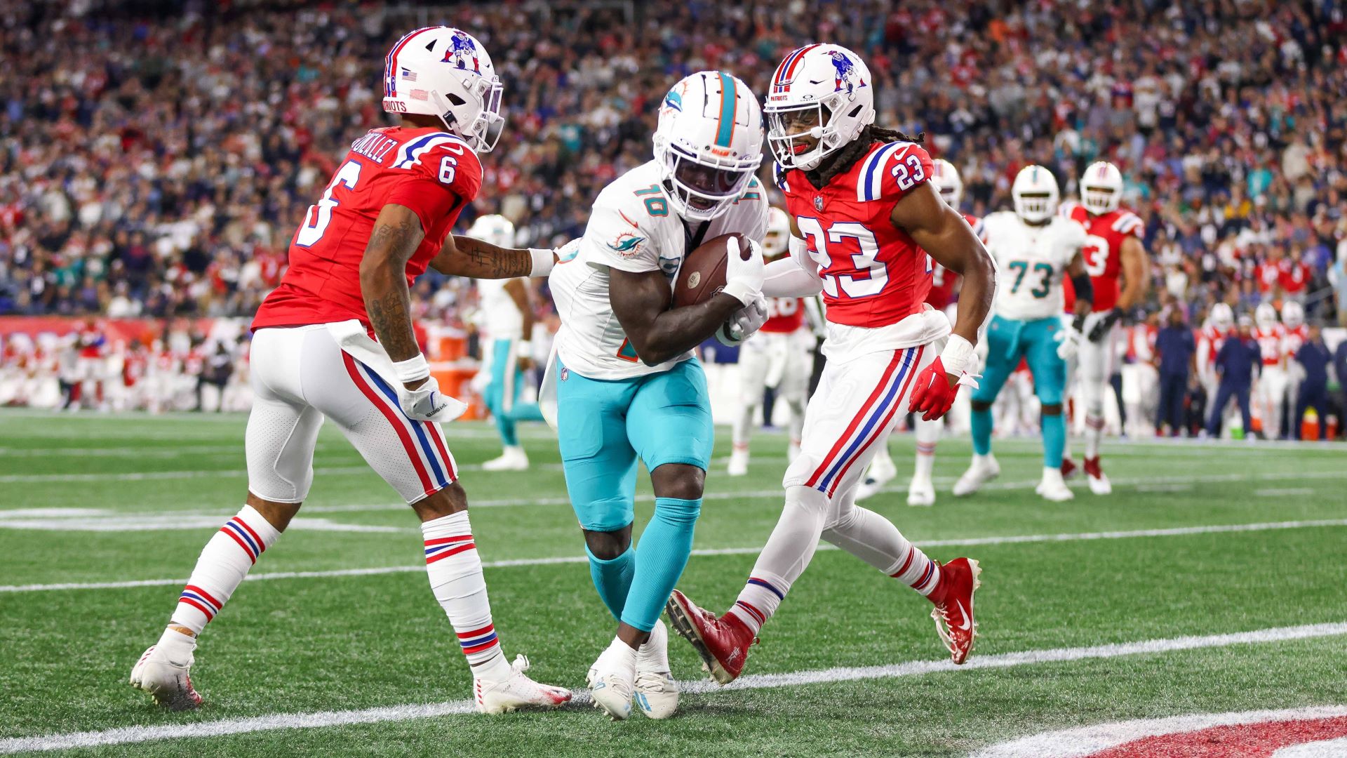 Texans Head To Miami To Battle Speedy Miami Dolphins