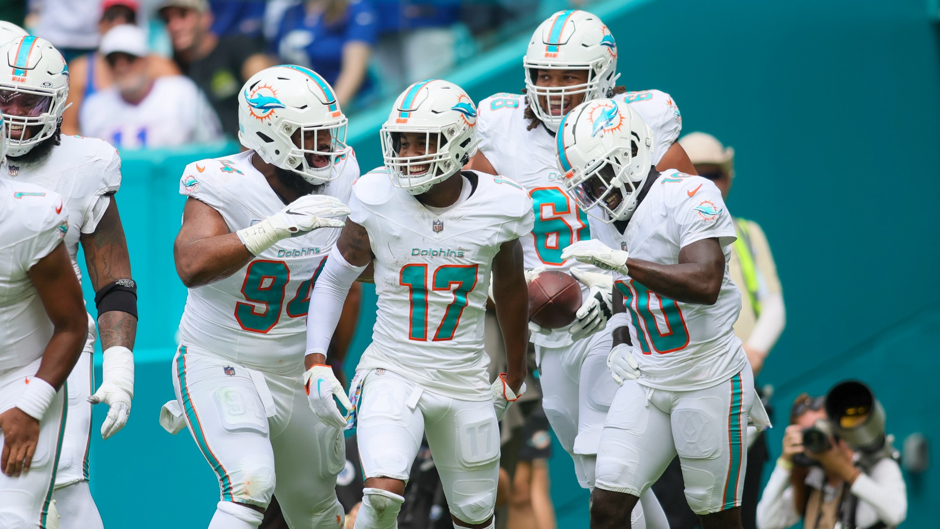 Jaylen Waddle celebrates Dolphins touchdown with 'Waddle waddle' dance