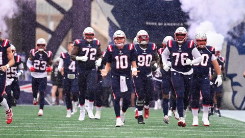 Tom Brady honored by New England Patriots, rings lighthouse bell