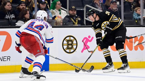 Boston Bruins sign Morgan Geekie to shore up center depth