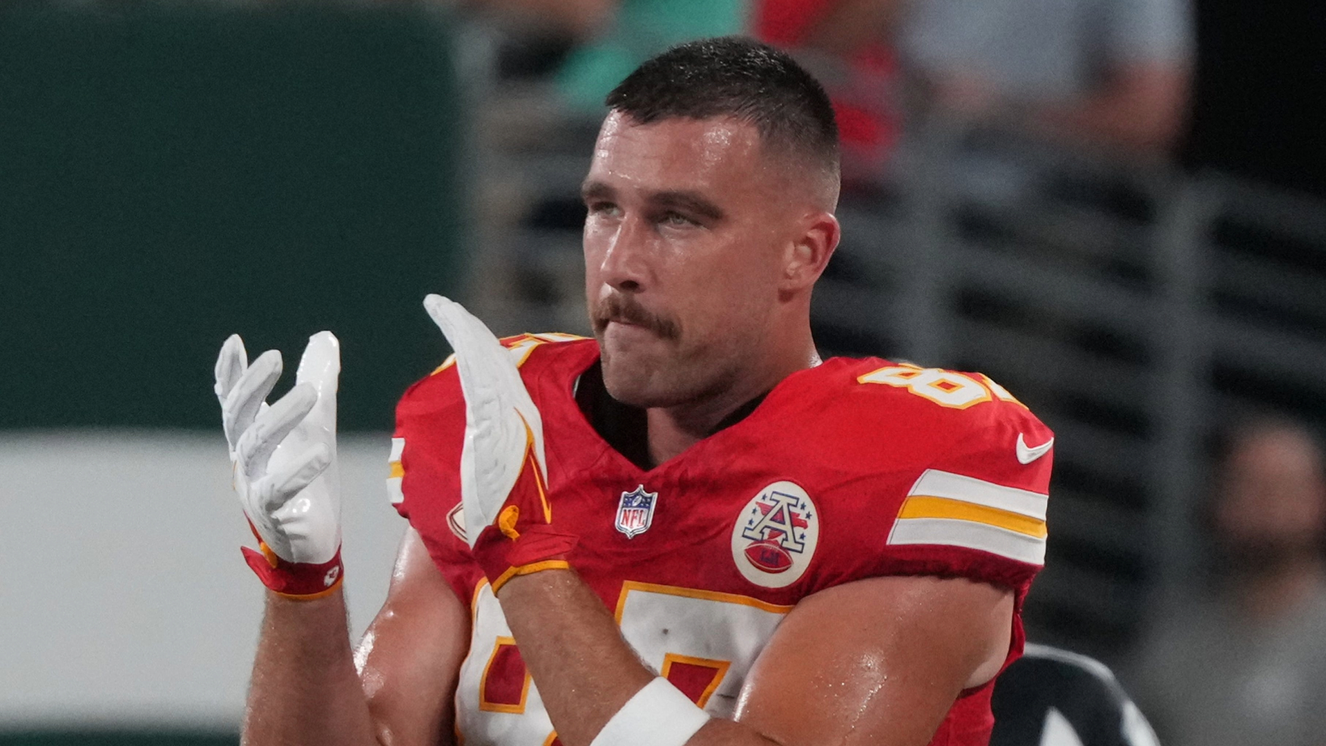 Travis Kelce Responds Perfectly To Aaron Rodgers’ ‘Mr. Pfizer’
Dig
