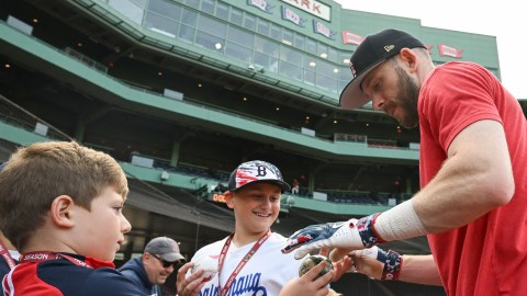 Red Sox Fan Goes Viral By Making Son Cry for Liking Yankees and