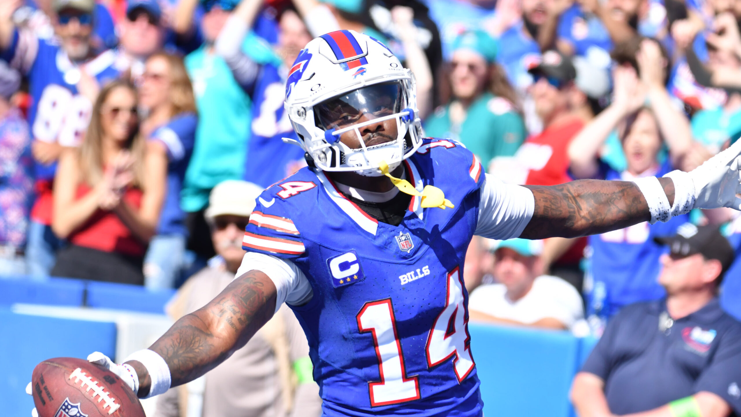 Raiders vs. Bills betting odds, props, picks: Buffalo lays big