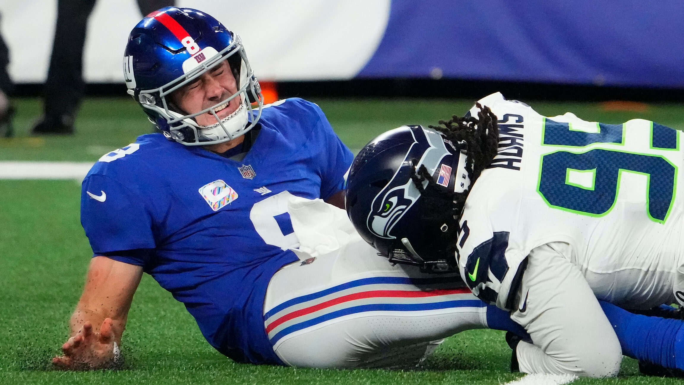 The Giants' Daniel Jones beats Tampa Bay, wins our hearts.