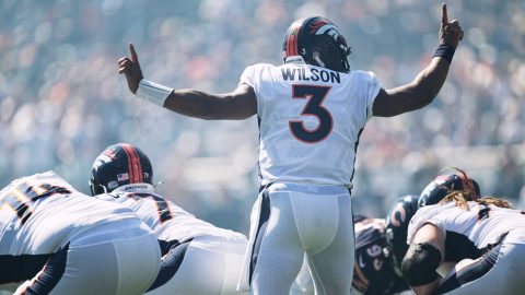 Deshaun Watson gets into argument, shoves referee on Monday Night Football  - On3