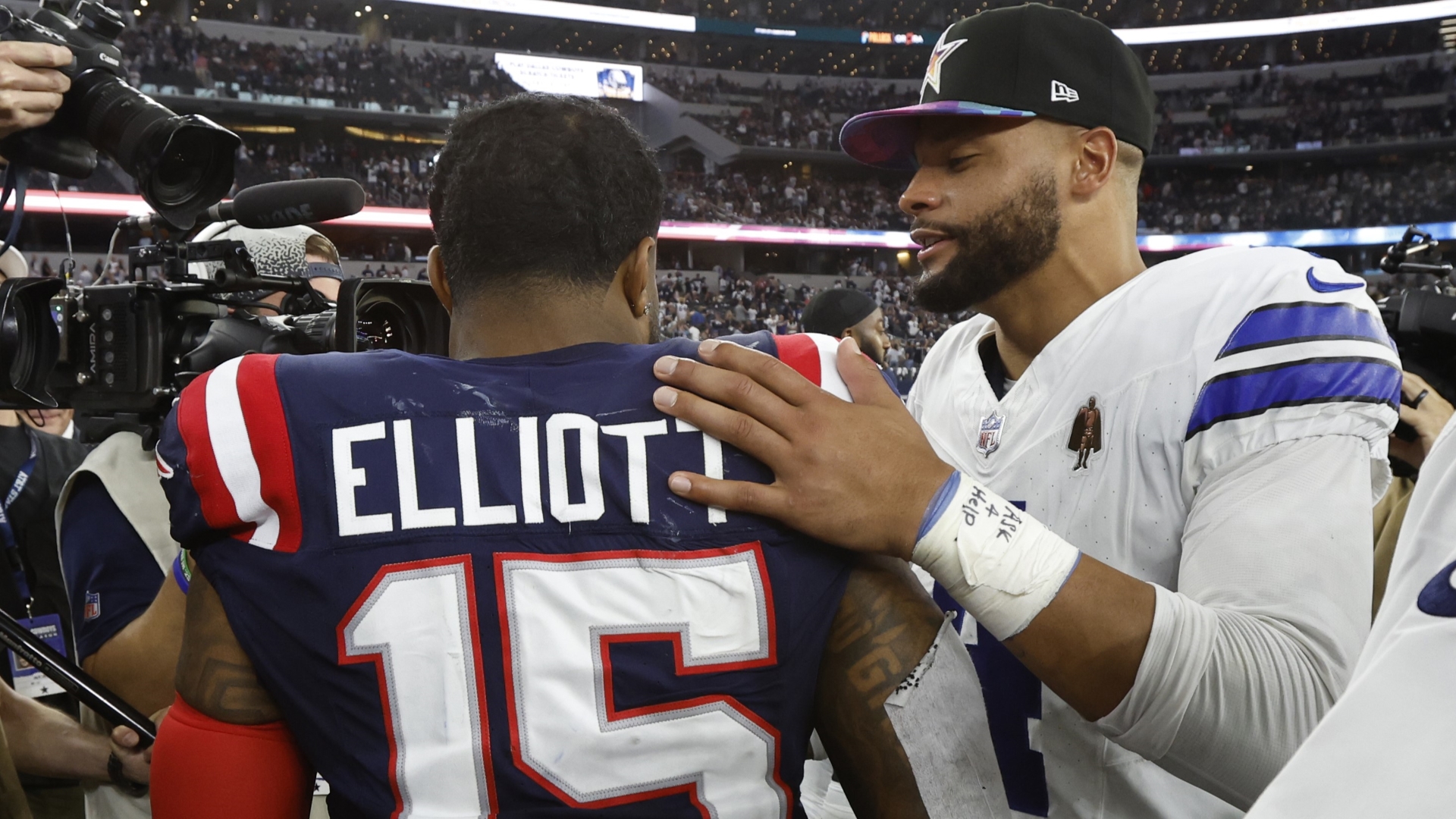 Dak Prescott Pays Respect to Ezekiel Elliott with Pregame Outfit