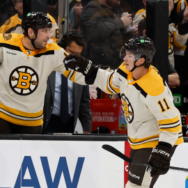 Bruins improve record home start to 14-0 by beating Avalanche