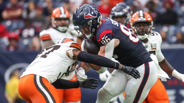 Cleveland Browns safety D'Anthony Bell, Houston Texans tight end Dalton Schultz