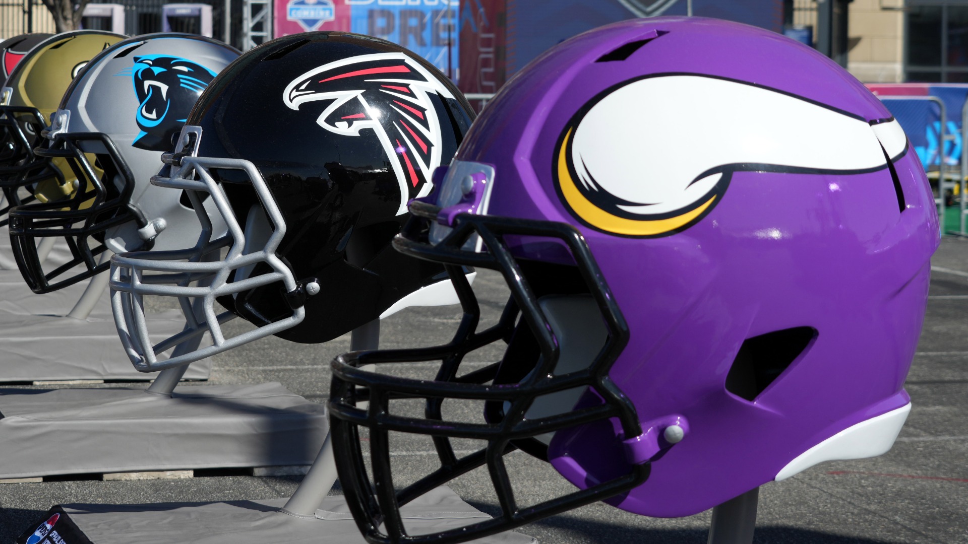 NFL Draft Rumors Vikings Entering 'Panic Mode' As Trade Talks Stall