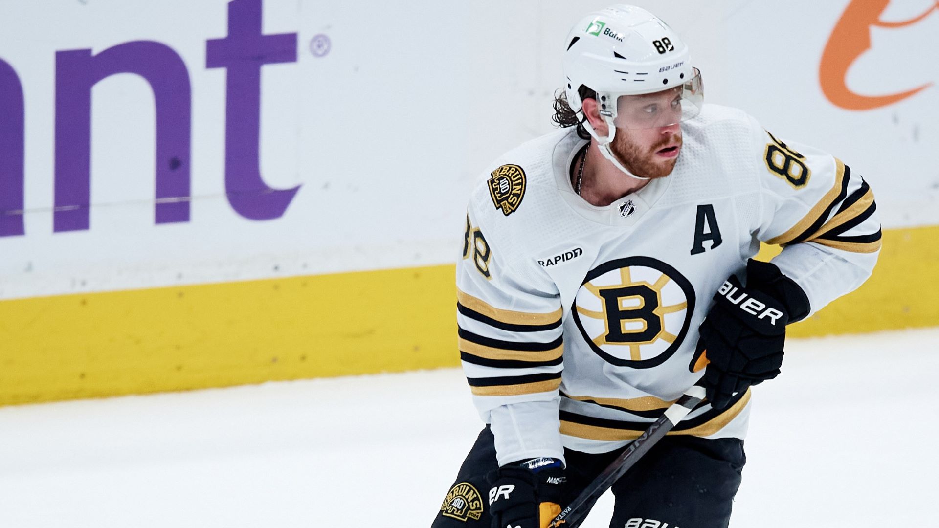 What Bruins’ David Pastrnak Told Jim Montgomery Before Fight
