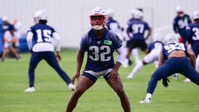 New England Patriots safety Jaylinn Hawkins