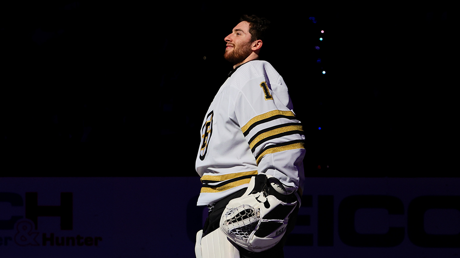 Bruins announce new contract for star goaltender Jeremy Swayman