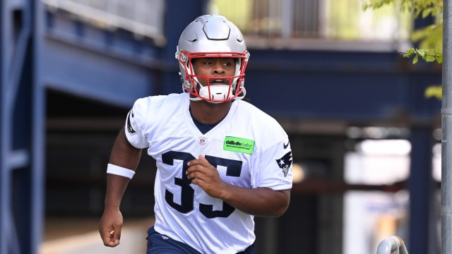 New England Patriots running back Deshaun Fenwick