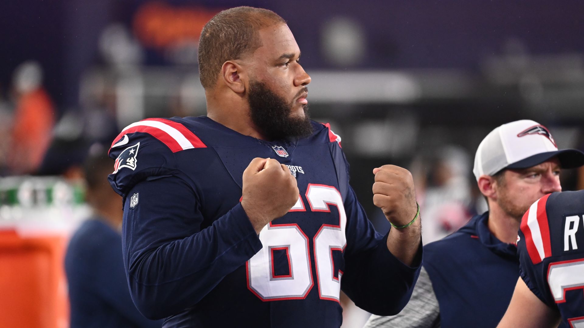 Patriots lose important offensive lineman to injury in season finale