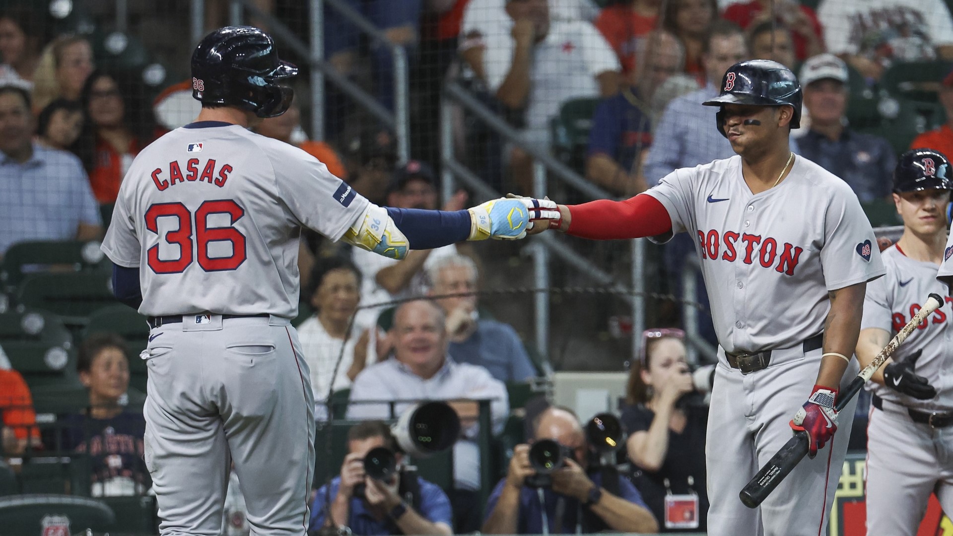 Red Sox emphasize a “never give up” identity amid postseason offensive