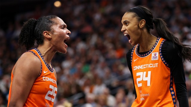 Connecticut Sun forward Alyssa Thomas (25) celebrates her shot with forward DeWanna Bonner