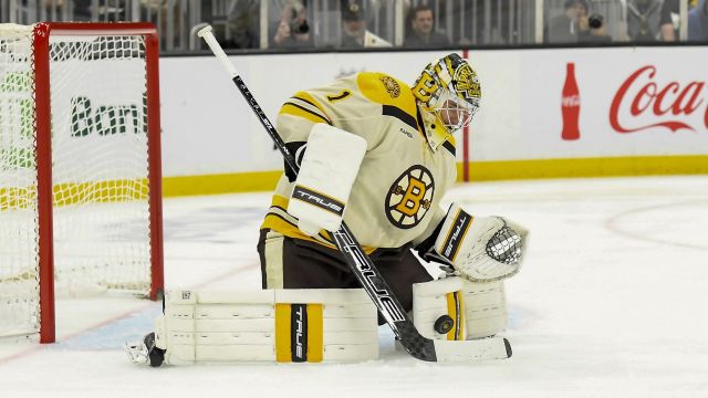 Boston Bruins goalie Jeremy Swayman