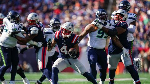 New England Patriots running back Antonio Gibson