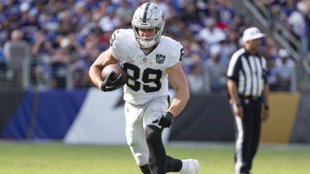 Las Vegas Raiders tight end Brock Bowers