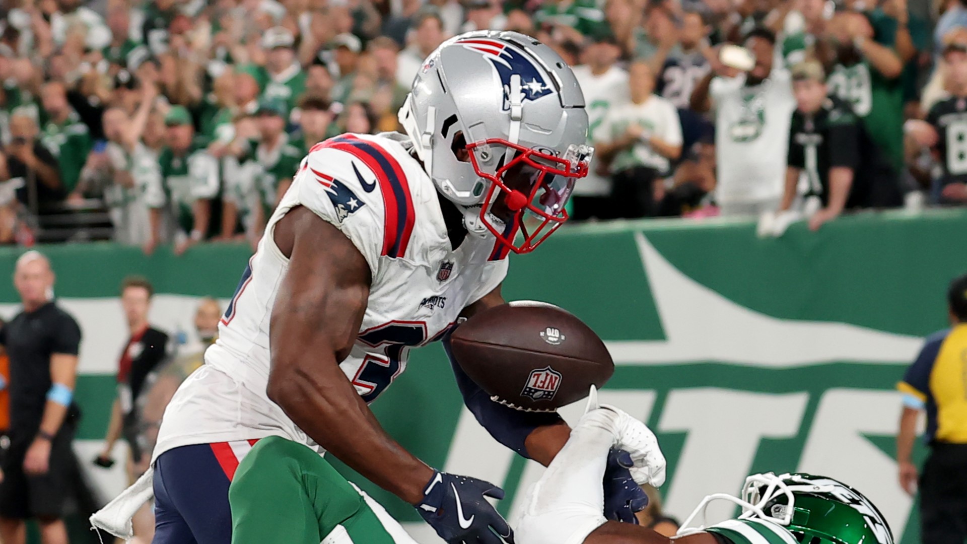 NFL Insider Suggests Potential Patriots Trade Deadline Candidate