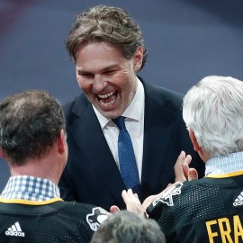 Former Boston Bruins and Pittsburgh Penguins forward Jaromir Jagr and Pittsburgh Penguins legends Mario Lemieux and Ron Francis