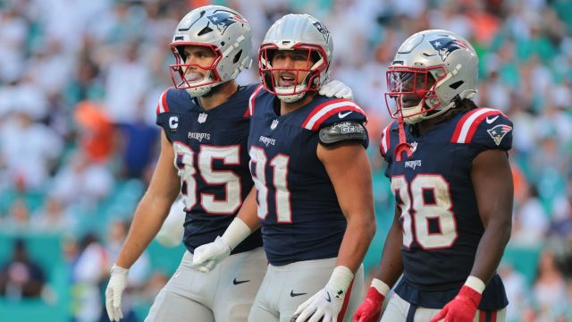 New England Patriots tight ends Hunter Henry and Austin Hooper and running back Rhamondre Stevenson