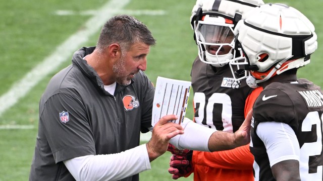 Cleveland Browns advisor Mike Vrabel