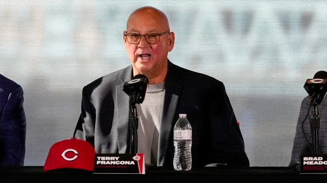 Cincinnati Reds manager Terry Francona