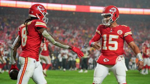 Kansas City Chiefs wide receiver DeAndre Hopkins and quarterback Patrick Mahomes