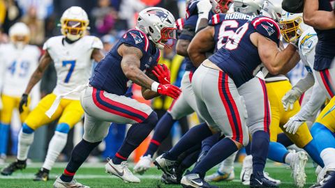 New England Patriots running back Antonio Gibson