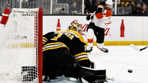 Boston Bruins goaltender Jeremy Swayman