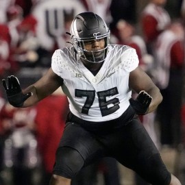 Oregon Ducks offensive lineman Josh Conerly Jr.