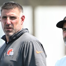 Cleveland Browns advisor Mike Vrabel, head coach Kevin Stefanski