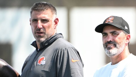 Cleveland Browns advisor Mike Vrabel, head coach Kevin Stefanski