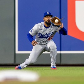 Los Angeles Dodgers right fielder Teoscar Hernández